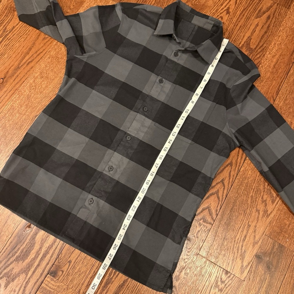 Lululemon Masons Peak Flannel Plaid Button Up Shirt Men's Medium Grey Black - Picture 4 of 5